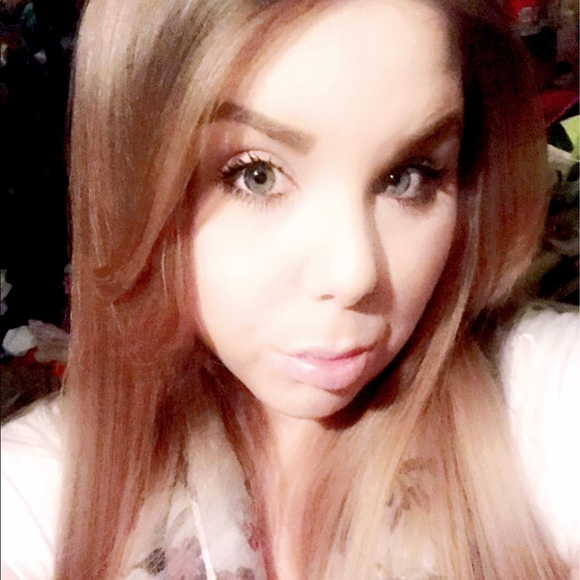 Meet your Posher, Courtney - Picture 4 of 8